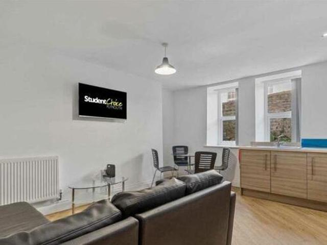 House for rent in Follaton, Strode