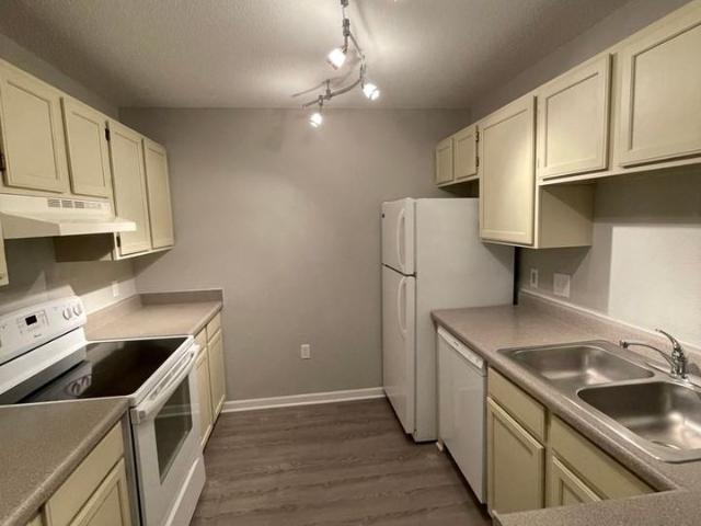 Apartment for rent in Golden Valley, Wauwatosa