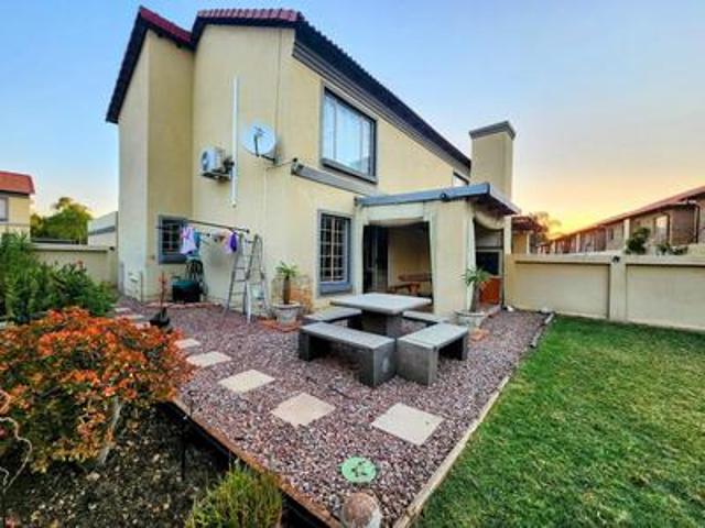 Townhouse for sale in Waterkloof, Gauteng