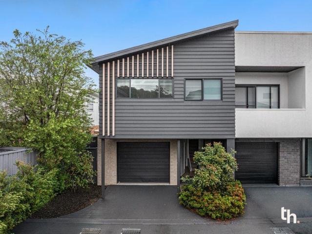 Townhouse for rent in Warners Bay, Newcastle-Maitland