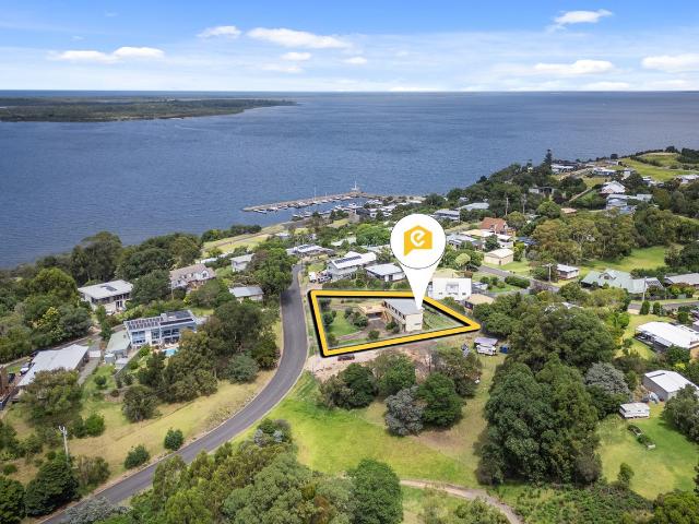 House for sale in Victoria