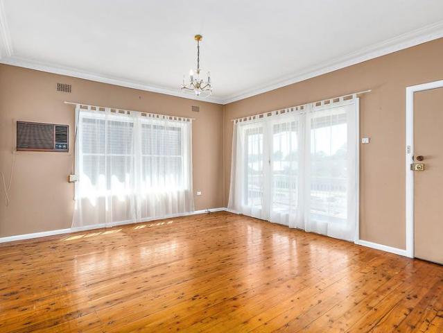 House for rent in Wollongong West, New South Wales