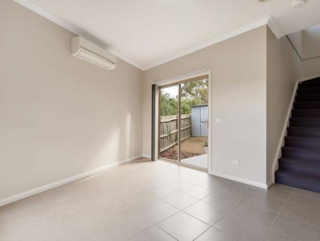 Townhouse for rent in Amberfield, Melbourne