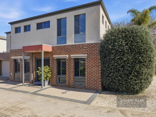 Townhouse for sale in Wangaratta, Victoria