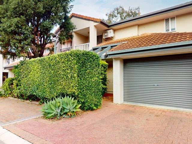 Townhouse for rent in Toombul, Queensland