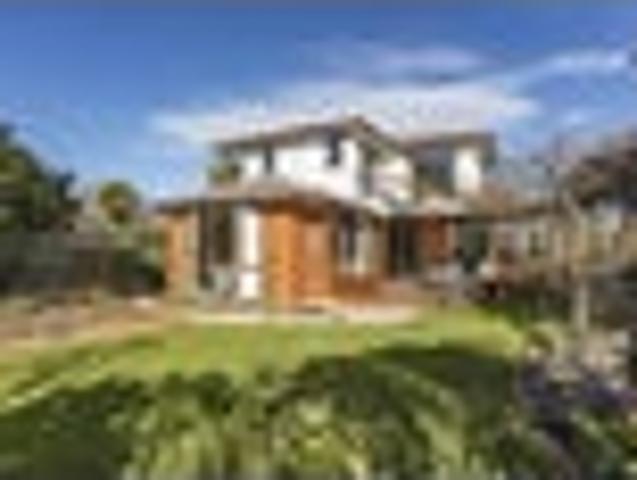 House for sale in Chaslands, Canterbury
