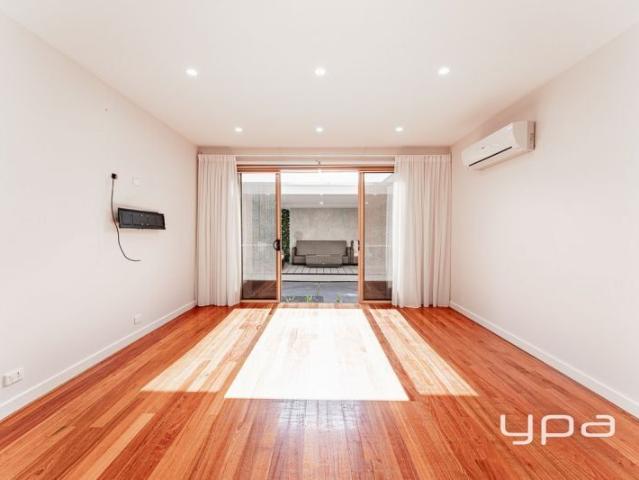 Townhouse for rent in Gladstone Park, Melbourne