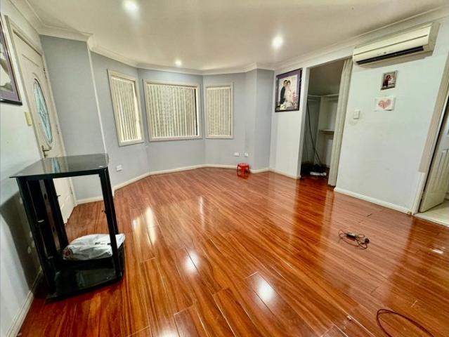 Townhouse for rent in Ashcroft, Sydney
