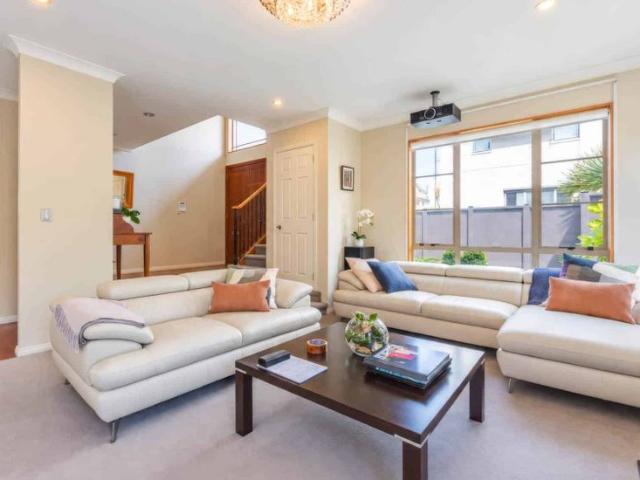 Townhouse for rent in Greenlane, Albert-Eden