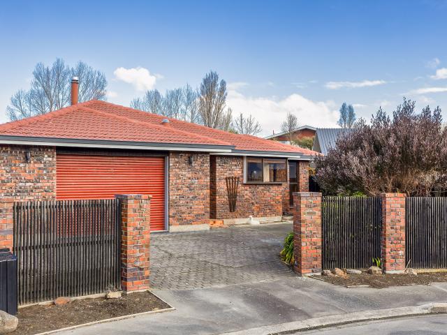 House for rent in Chaslands, Canterbury