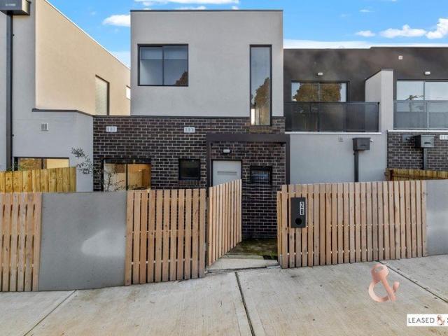 Townhouse for sale in Camerons Creek, Victoria
