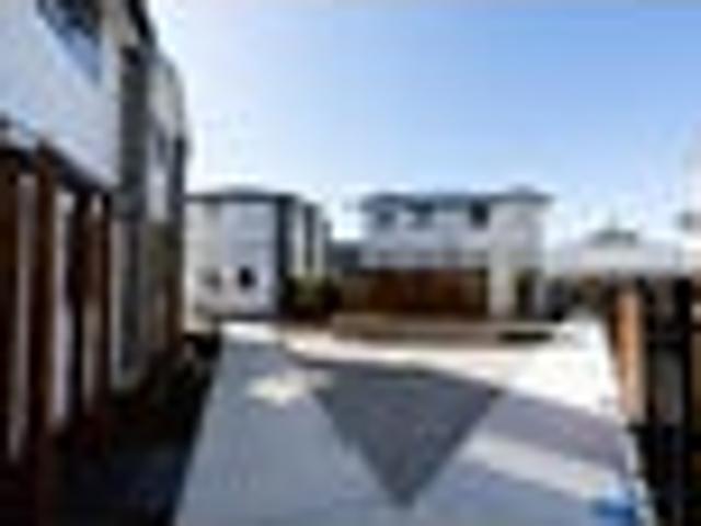 Townhouse for sale in Days Bay, Wellington