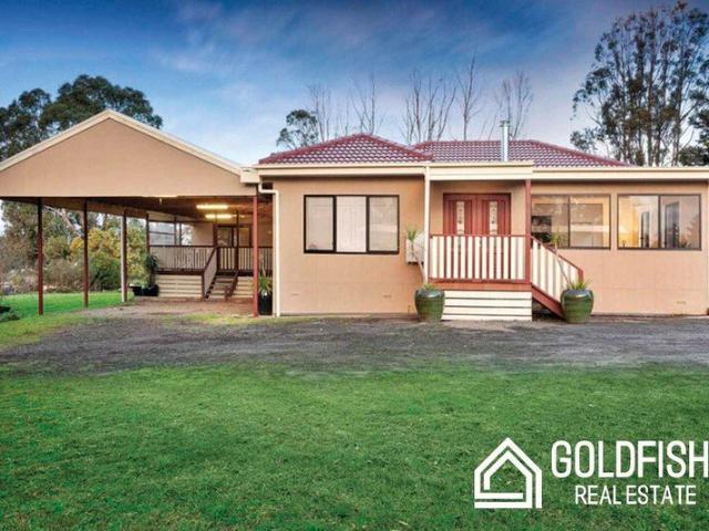 Cottage for rent in Smythes Creek, Victoria