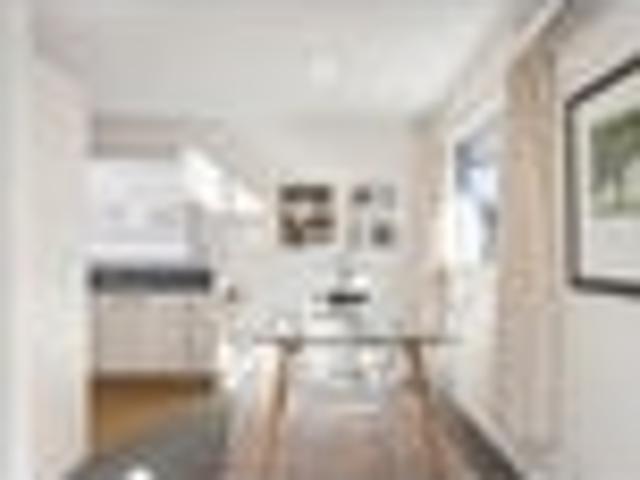 Townhouse for sale in Chaslands, Canterbury