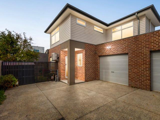 Townhouse for sale in Camerons Creek, Victoria