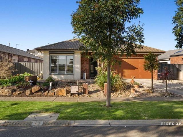 House for sale in Manor Lakes, Melbourne