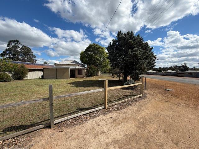 House for sale in Katanning, Shire Of Katanning