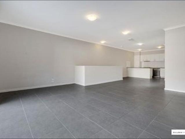Townhouse for rent in Highlands, Melbourne