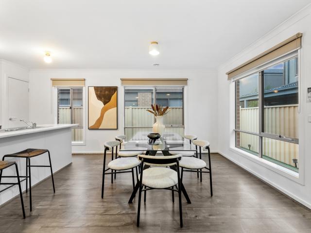 Apartment for sale in Hillside, Melbourne