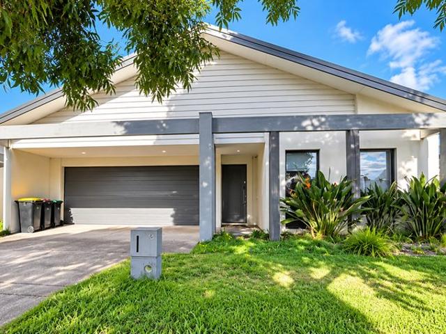 House for rent in Arbour on the Park, Melbourne