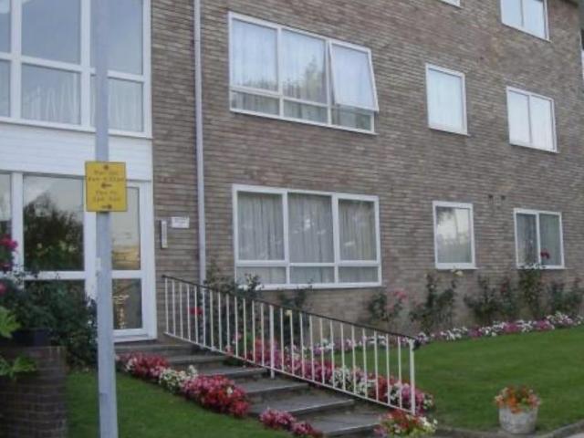 Apartment for rent in Oakwood, Greater London