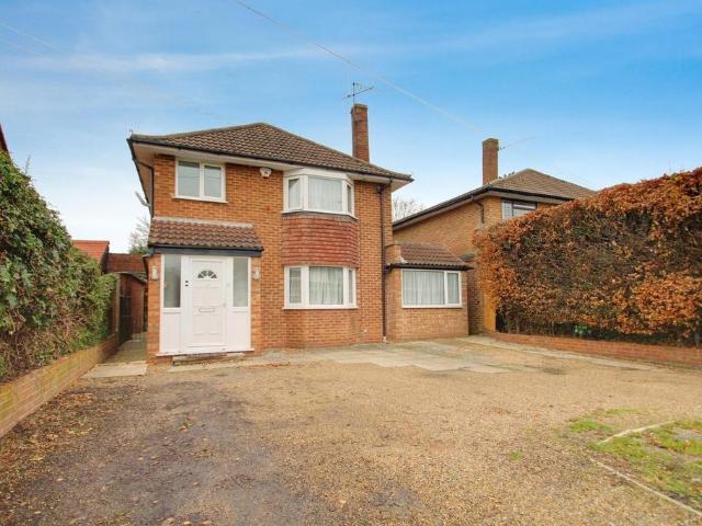 House for rent in Iver, Richings Park