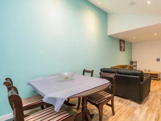 Apartment for rent in Summerstown, Greater London