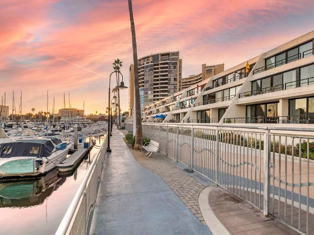 Apartment for rent in Marina Del Rey, California