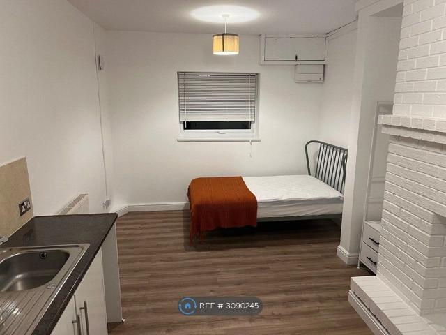 Studio for rent in Mount Pleasant, Swansea