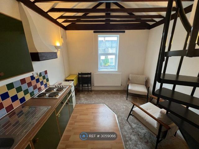 Studio for rent in Mount Pleasant, Swansea