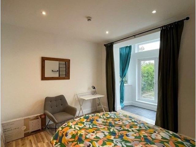 Studio for rent in Mount Pleasant, Swansea