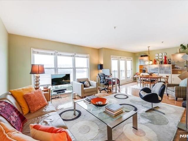 Condo for sale in Edgewater Condo for sale in Edgewater