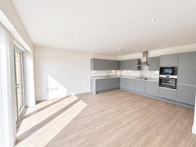 Apartment for rent in The Quarry, Greater London