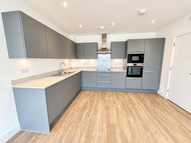 Apartment for rent in The Quarry, Greater London