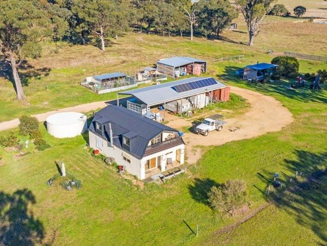 Cottage for sale in Tinamba, Victoria