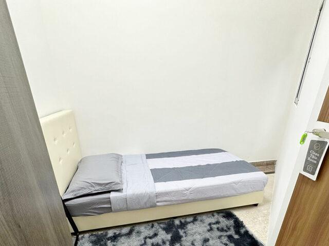 Room for rent in River Valley