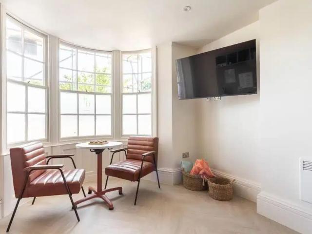 Studio for rent in Queen's Park, Brighton & Hove