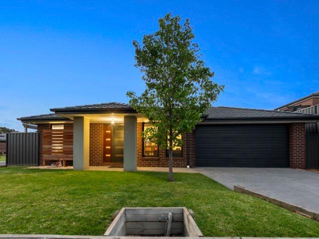House for sale in Cardinia Lakes Estate, Melbourne