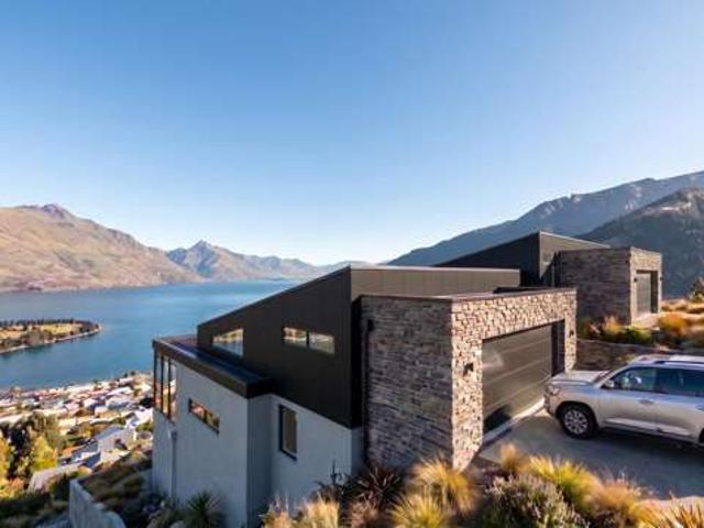 House for sale in Otakou