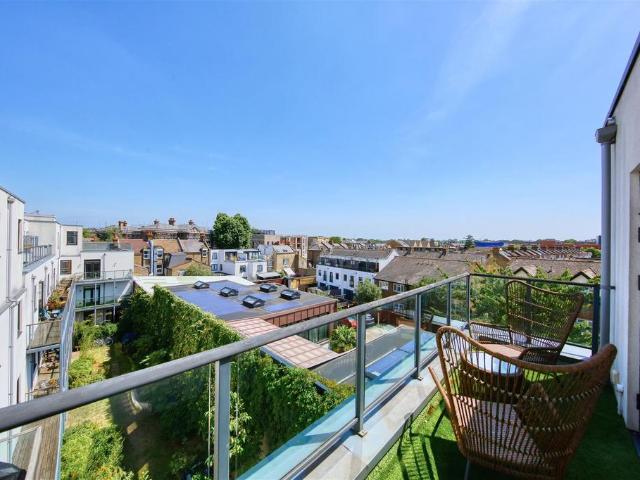 Apartment for rent in Earlsfield, Greater London