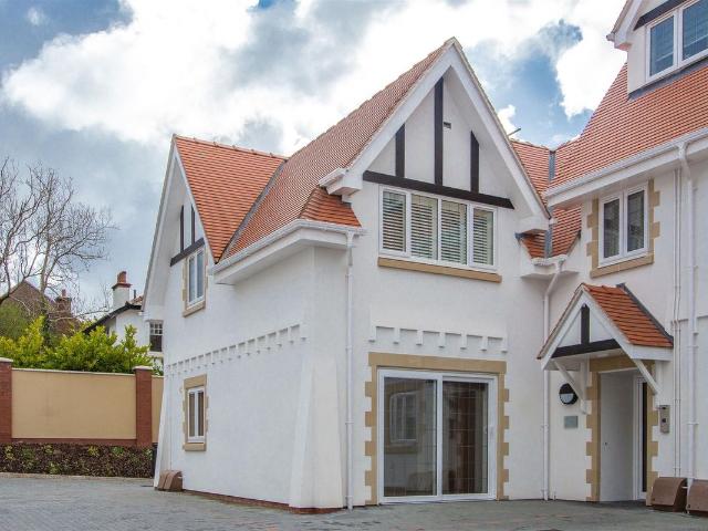 Apartment for rent in Falcon Lodge, Wales