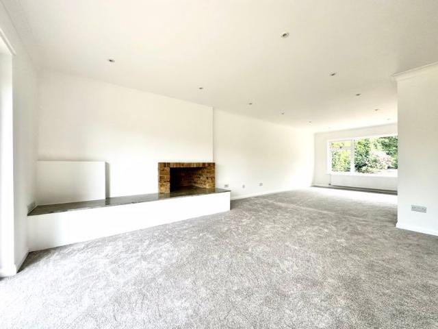Apartment for rent in Woodcote, Epsom