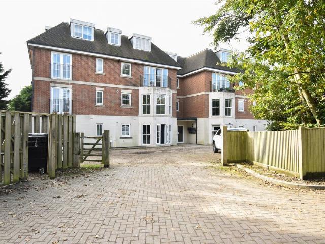 Apartment for rent in Broomgrove, Guestling Green