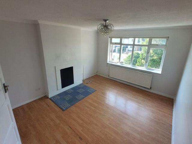 Apartment for rent in Little Stanmore, Greater London