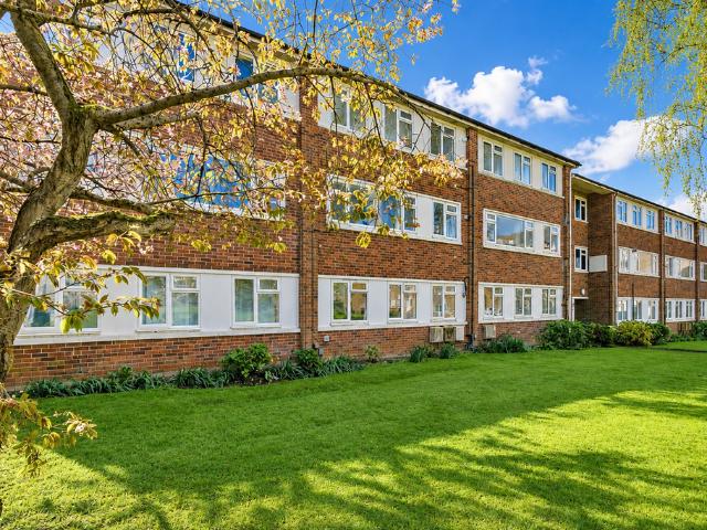Apartment for rent in Five Acres, Hertfordshire