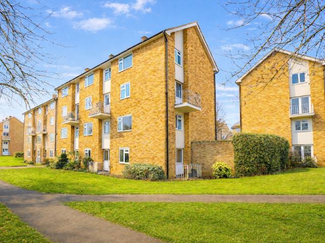 Apartment for rent in Five Acres, Hertfordshire