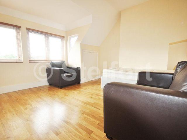 House for rent in Golders Green, Greater London