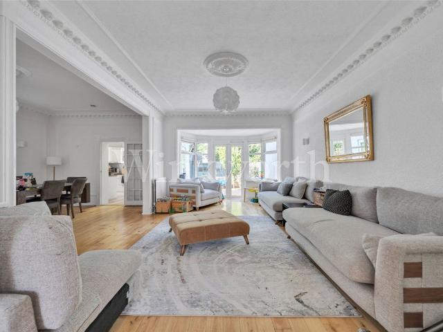 House for rent in Golders Green, Greater London