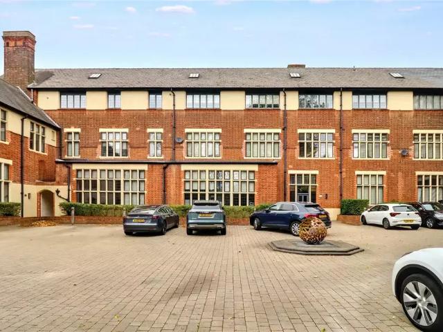 Apartment for rent in Mill Hill, Greater London