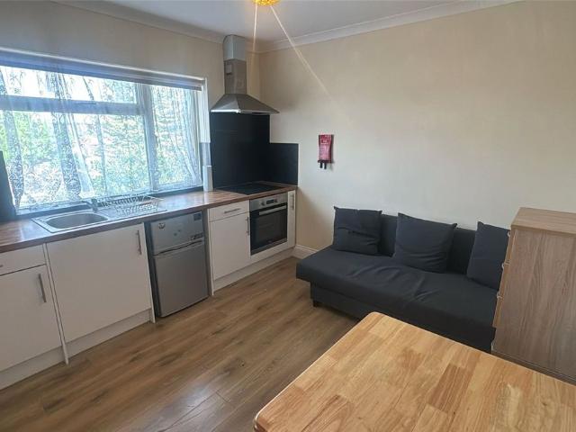 Studio for rent in Kingsbury, Greater London